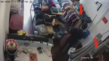 Cướp xông vào cửa hàng đánh nữ nhân viên bất tỉnh rồi lấy máy tính