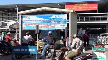 Đình chỉ nhân viên thu phí gian lận tại bãi xe Tân Sơn Nhất