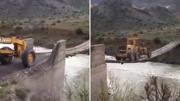 Hãi hùng cảnh máy xúc đi qua cầu treo tạm bợ