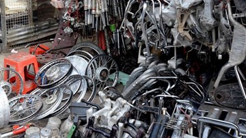 Thu giữ hàng nghìn linh kiện ô tô, xe máy không rõ nguồn gốc