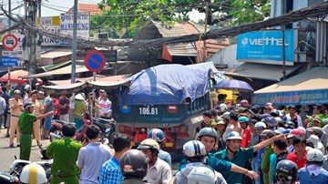 TPHCM: Bàng hoàng kể giây phút xe ben càn quét hàng loạt xe máy