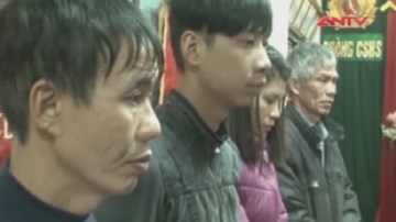 Cha rủ con lập hội buôn vũ khí xuyên quốc gia