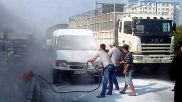 TP HCM: Bình ắc quy phát nổ, ô tô 16 chỗ bốc cháy