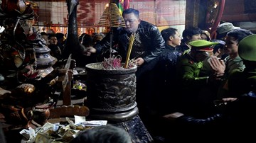 Cảnh đại náo Đền Trần 