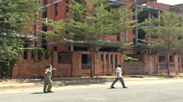 Phát hiện thi thể người đàn ông chết bất thường trong nhà hoang