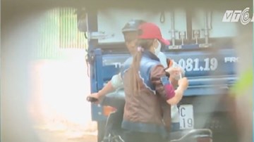 Thản nhiên tiêm chích giữa khu dân cư