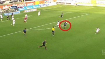 Những bàn thắng ở khoảng cách không tưởng