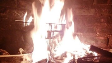 Hiện tượng tự bốc cháy kỳ lạ ở Cà Mau