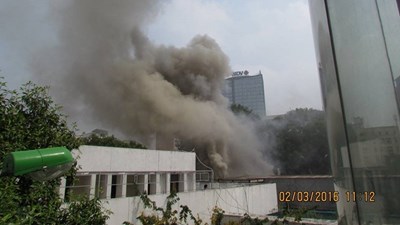 Cháy lớn ở Cung thiếu nhi, khói bao phủ trung tâm Hà Nội