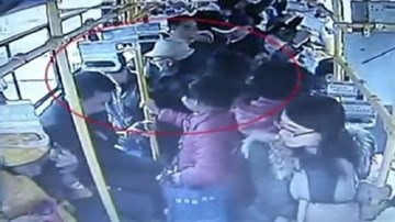 Cụ ông 70 tuổi đánh phụ nữ có bầu vì không được nhường ghế