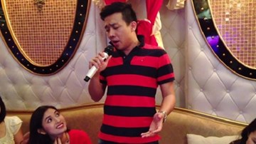 Trấn Thành trổ tài giả giọng hàng loạt ca sĩ hát... karaoke