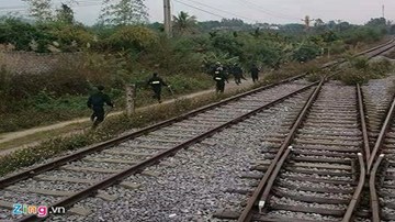 Cảnh sát đột kích sới bạc hàng trăm người chơi