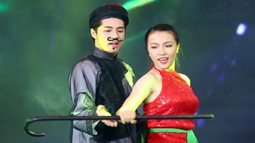 The Remix 2016 - tập 8: Noo Phước Thịnh nhận bốn điểm 10 khi hóa thân thành phú ông mê gái