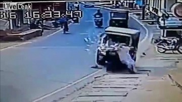 Kinh hoàng xe lam đâm văng cụ già tử vong trên đường