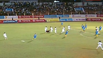 HLV Phạm Minh Đức: “Văn Quyết không đẩy trọng tài ngã”