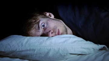Vì sao thức trắng đêm có thể khiến bạn phát điên?