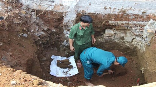 Phát hiện kho đạn khi đào móng nhà tại Lâm Đồng