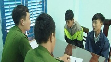 Hai học sinh cấp 3 chém bạn vỡ xương sọ