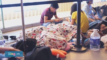 Nhờ người thân tiếp tế để chờ mua Galaxy S7