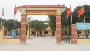 Phụ huynh tố thầy hiệu trưởng đánh học sinh bầm tím mặt
