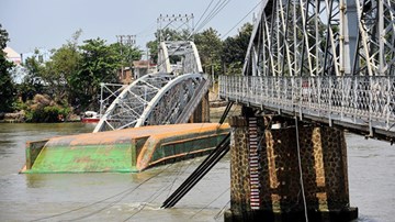 Khởi tố vụ sà lan đâm sập cầu Ghềnh