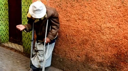 Phạt nặng nếu cho tiền người ăn xin