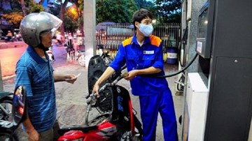 Lần đầu xăng tăng giá trong năm 2016