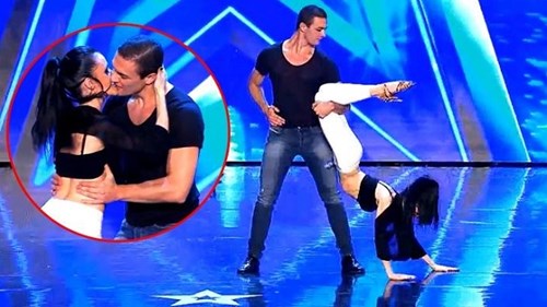 Vừa nhảy vừa hôn, cặp đôi chinh phục toàn bộ khán giả truyền hình