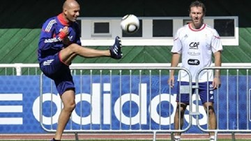 HLV Zidane biến thành 