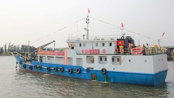 Bàn giao tàu Lý Sơn 168 cho người dân Lý Sơn