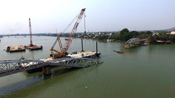 Huy động cần cẩu cực 