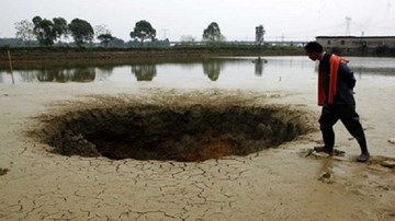 Hố tử thần xuất hiện dưới đáy hồ “nuốt chửng” 25 tấn cá