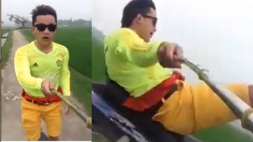 Thanh niên dùng chân điều khiển xe máy trên đường nói gì?
