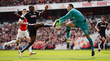 Vùi dập Watford, Arsenal đòi được nợ