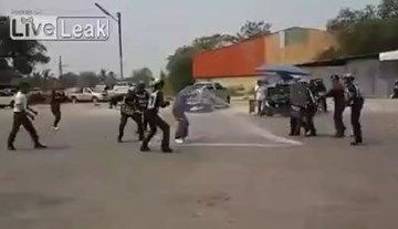 Tung lưới tóm gọn kẻ cầm dao tấn công cảnh sát