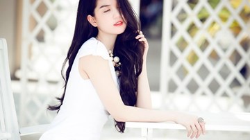 Ngọc Trinh hoản hảo không tỳ vết trong gam màu trắng