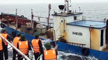 Hình ảnh Bộ đội Biên phòng Việt Nam bắt giữ tàu Trung Quốc