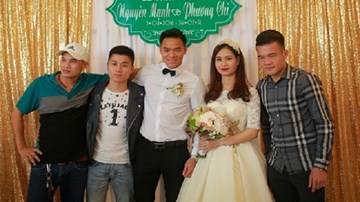 Khoảnh khắc hạnh phúc của thủ môn Nguyên Mạnh trong ngày cưới
