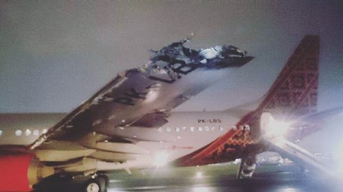 Indonesia: Hai máy bay va chạm trên đường băng và bốc cháy