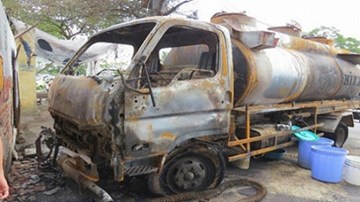 Chết cháy vì hiếu kì xem xe bồn chở xăng gặp nạn