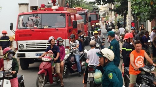 6 xe chuyên dụng, gần 100 người chữa cháy… bãi rác