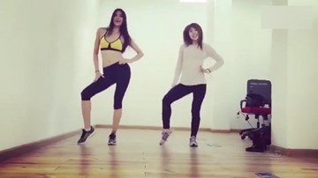 Hoa hậu Phạm Hương khoe vũ đạo đầy gợi cảm