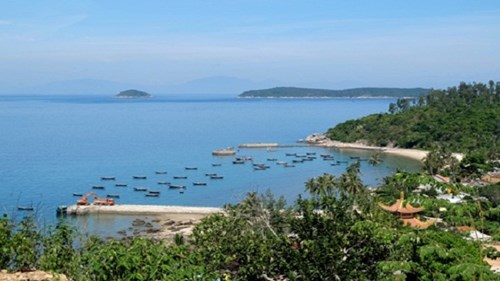 Hơn 1.000 du khách mắc kẹt ở Cù Lao Chàm vì sóng lớn