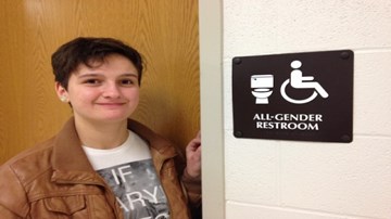 Trường học Mỹ mở cửa nhà vệ sinh 