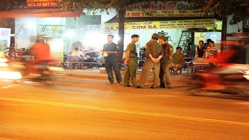 Va chạm giao thông, 2 thanh niên bị đâm chết