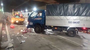 Làm vệ sinh trong hầm Thủ Thiêm, 5 người bị xe tông thương vong