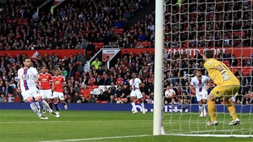 Darmian vẽ siêu phẩm, MU ráo riết đuổi Man City