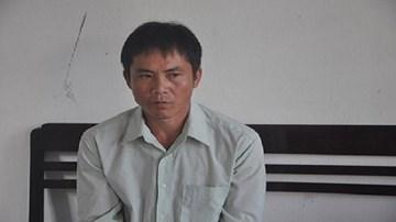 Bị chồng tạt axit vì… từ chối “chuyện ấy