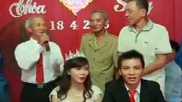 Cụ ông 70 tuổi ở Nghệ An hát nhạc trẻ gây bão mạng