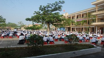Con bị buộc thôi học, phụ huynh cầu cứu Bộ trưởng